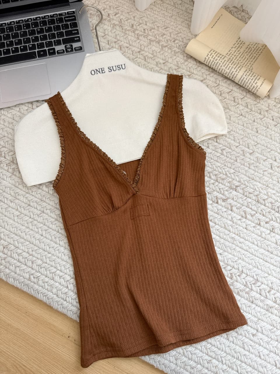 jmshop miu 부서 교과서 자카드 구덩이 기사 V넥 니트 미니 스커트 여성 순수한 욕망 섹시함 레이스 캐미솔 상세 이미지 21