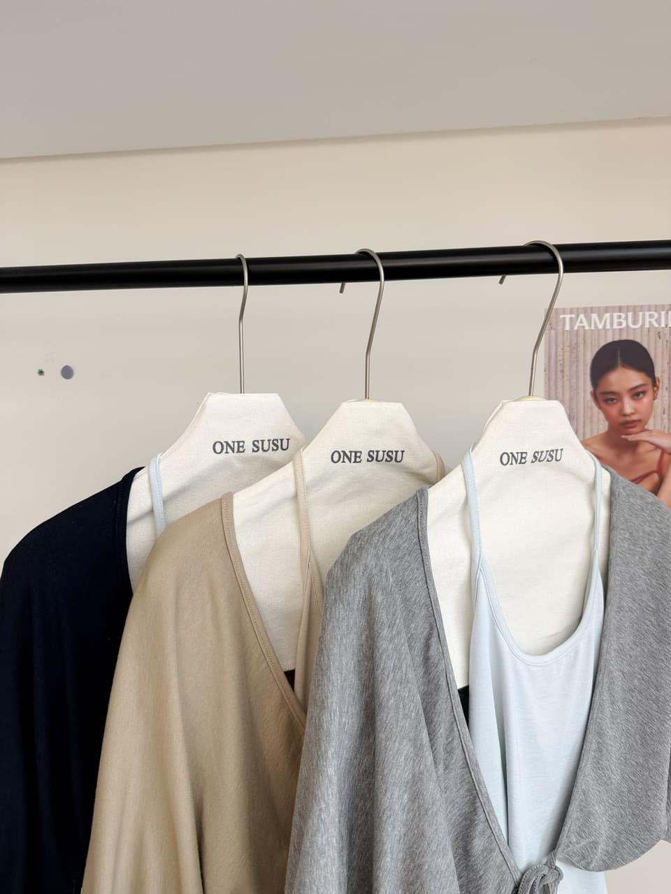 firstfloor 공기 구름 센스 부드러운 찹쌀 제로 바인딩 벌룬 소매 조끼 맨위 쇼트 스타일 배색 투피스 세트 상세 이미지 12