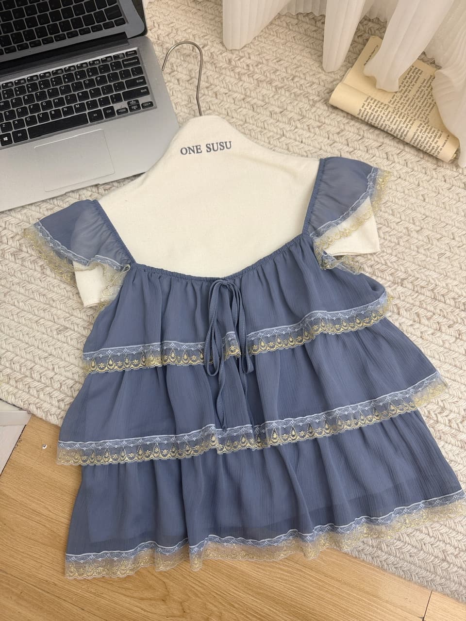 skk store 레이스 삼중주 호흡 센스 프릴 레이스 계층의 감각 작은 날다 소매 맨위 광장 칼라 슬립 상세 이미지 12