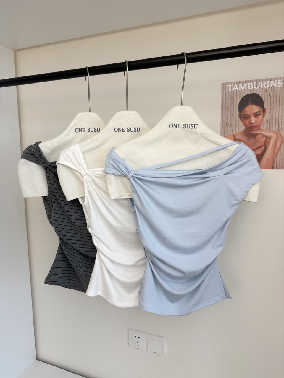 05 26 jmshop 심장 마비 커브 비스듬한 어깨 칼라 깨진 Pleat 허리 수축 트임 반팔 티셔츠 여름 몸매 가꾸기 다용도 상세 이미지 11