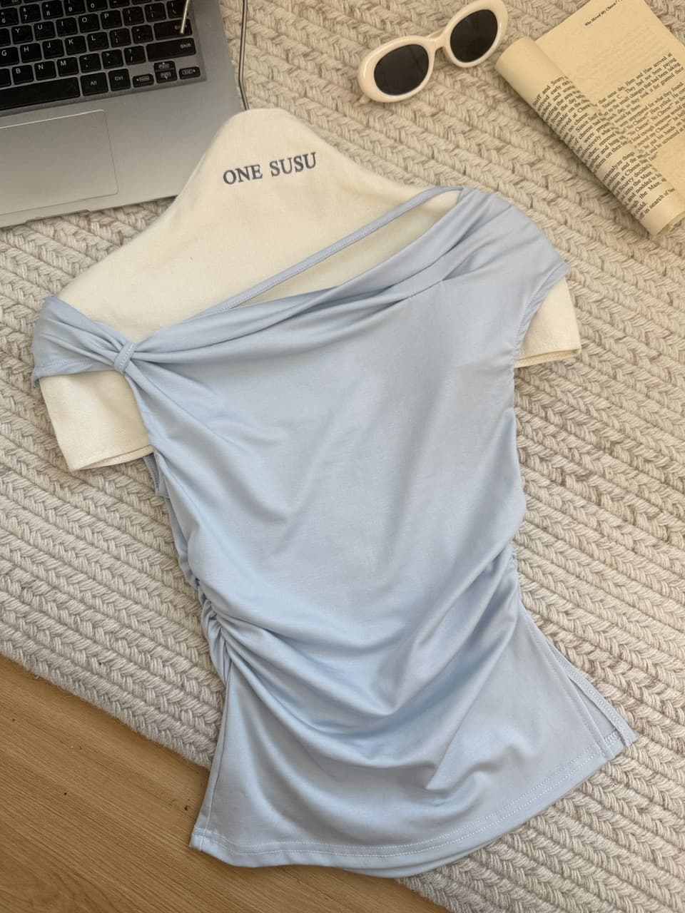 05 26 jmshop 심장 마비 커브 비스듬한 어깨 칼라 깨진 Pleat 허리 수축 트임 반팔 티셔츠 여름 몸매 가꾸기 다용도 상세 이미지 13