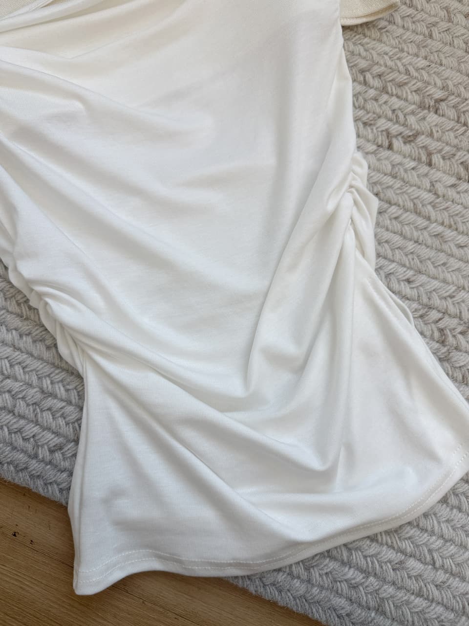 05 26 jmshop 심장 마비 커브 비스듬한 어깨 칼라 깨진 Pleat 허리 수축 트임 반팔 티셔츠 여름 몸매 가꾸기 다용도 상세 이미지 17