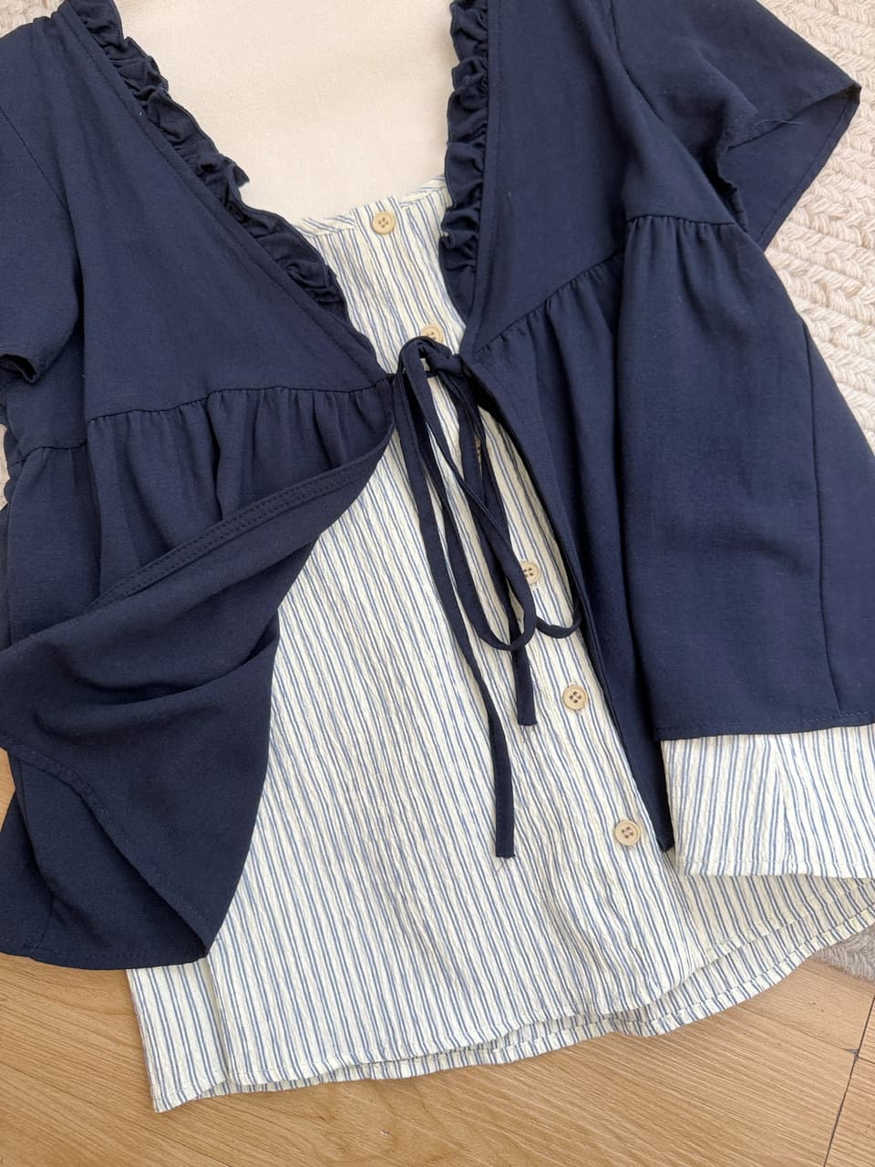 안녕하세요. 대포 페이크 레이어드 패치워크 반팔 여성 셔츠 여름 새로운 프릴 스트랩 작은 셔츠 디자인 센스 맨위 상세 이미지 13