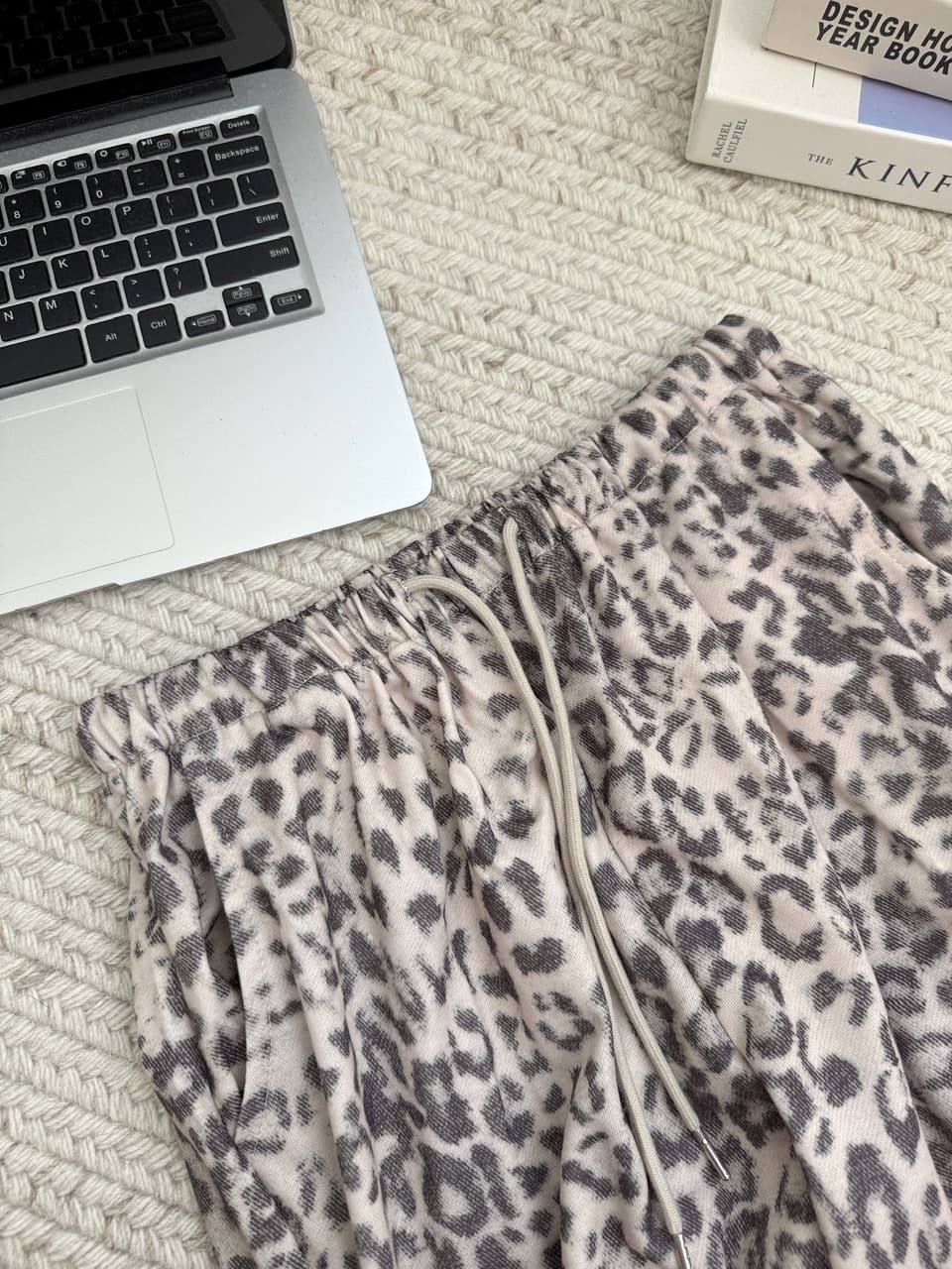 yolo shop 안개 센스 레오파드 무늬 프린트 캐주얼 루즈핏 와이드 레깅스 바지 여름 높음 그램 무거운 스트레이트 운동 긴 바지 상세 이미지 17
