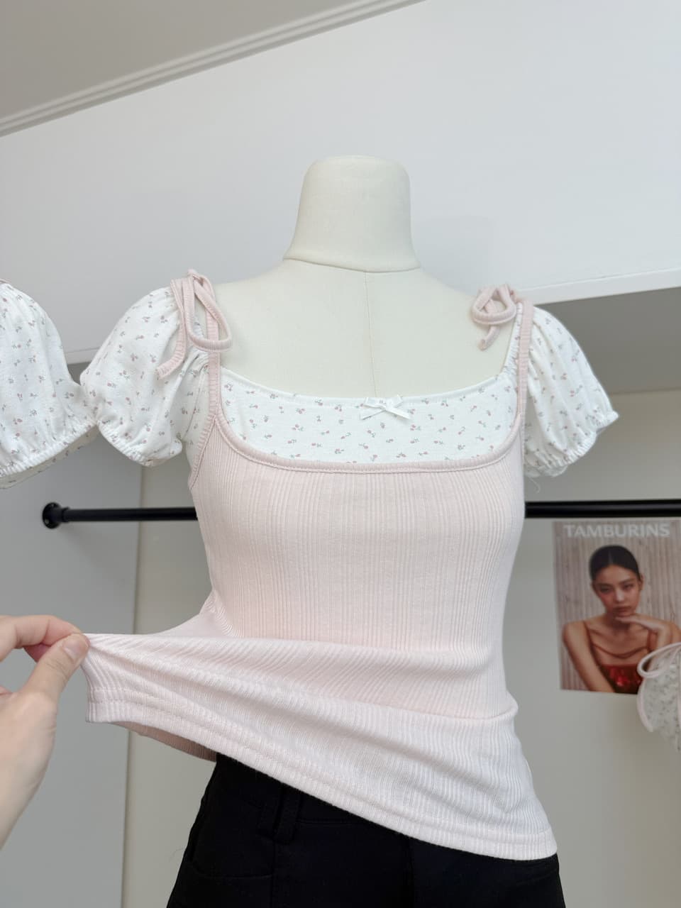 theture 달콤한 맛 페이크 레이어드 반팔 티셔츠 여성 셔츠 꽃무늬 디자인 센스 몸매 가꾸기 슬림해 보이는 거품 소매 새로운 이미지 4