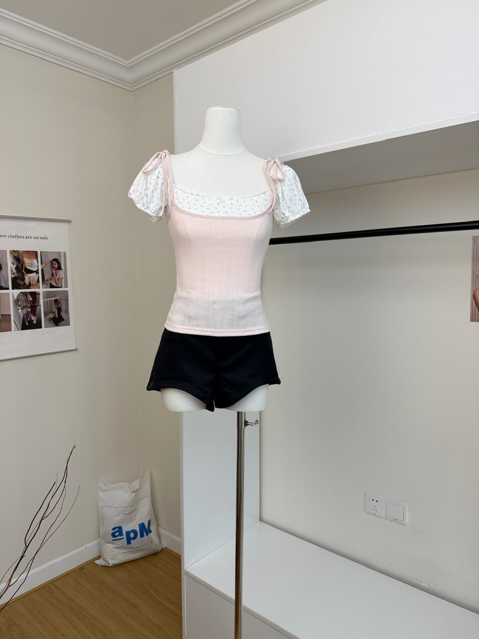 theture 달콤한 맛 페이크 레이어드 반팔 티셔츠 여성 셔츠 꽃무늬 디자인 센스 몸매 가꾸기 슬림해 보이는 거품 소매 새로운 상세 이미지 3
