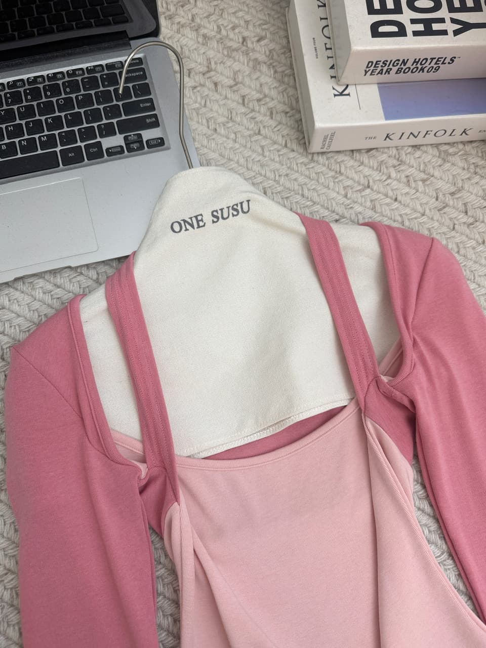 suuuicee 양면 바쁜 인사이드 페이크 레이어드 배색 디자인 행침 목 긴팔 몸매 가꾸기 티셔츠 광장 칼라 짧은 맨위 상세 이미지 20