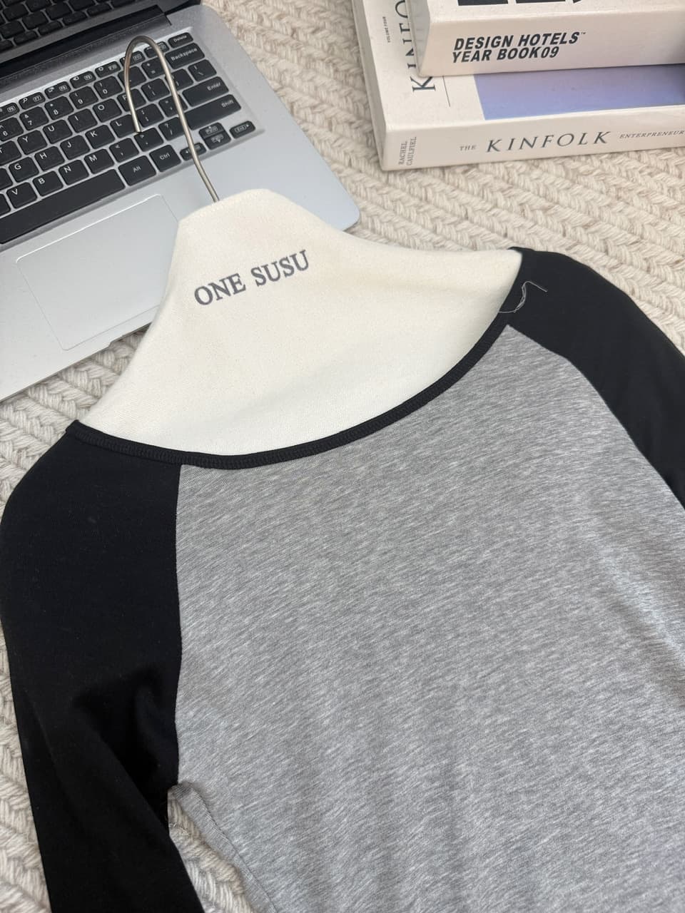 skk store 가벼움 알몸의 센스 t 프로 피부 편안함 주간 실크 양모 레트로 패치워크 배색 삽입 어깨 소매 티셔츠 여성 상세 이미지 27