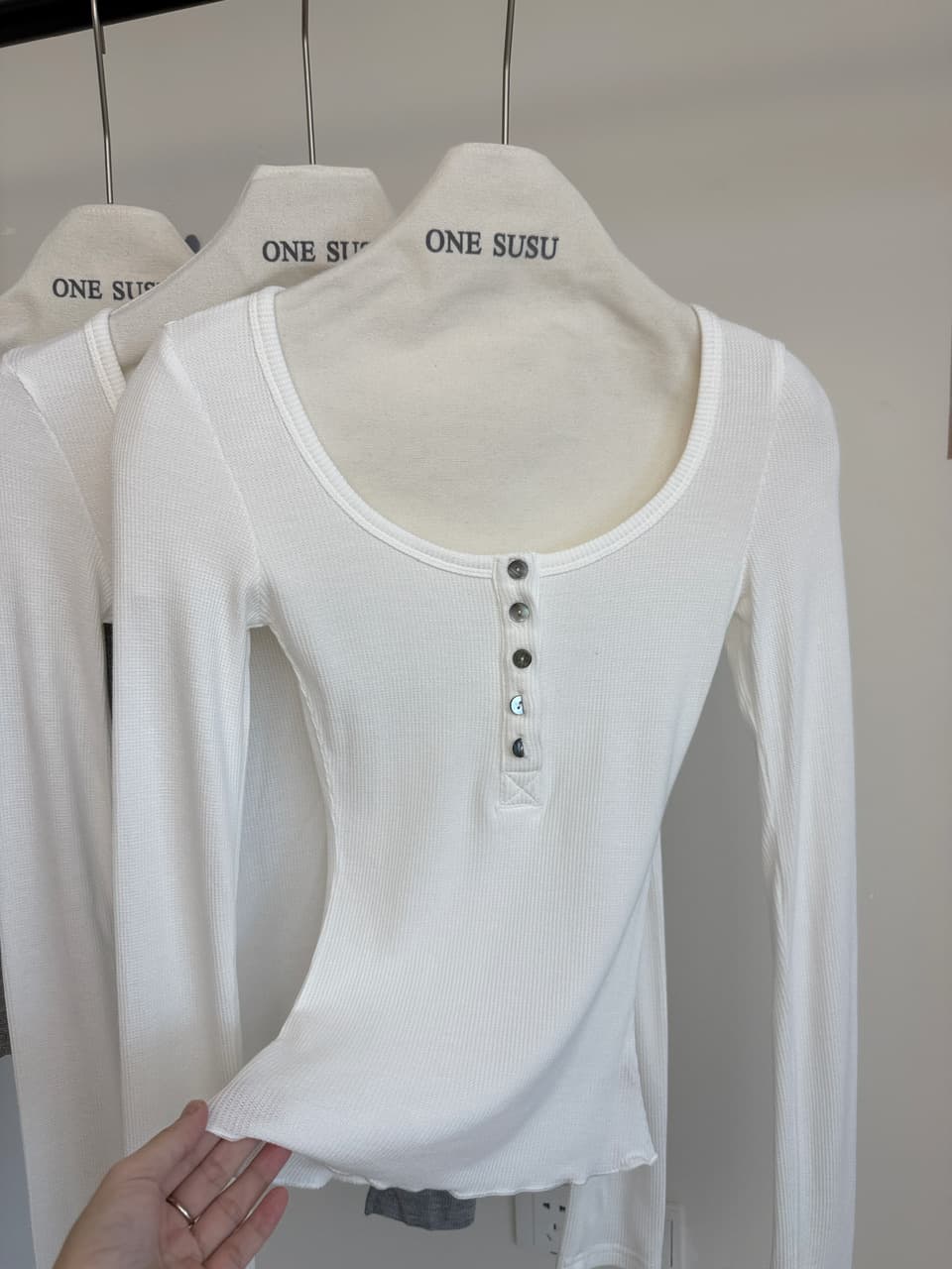 jmshop 화이트 여성 baggy 순수한 욕망 u 칼라 후아 남편 그리드 니트 티셔츠 여성 가을 몸매 가꾸기 슬림해 보이는 긴팔 맨위 상세 이미지 14