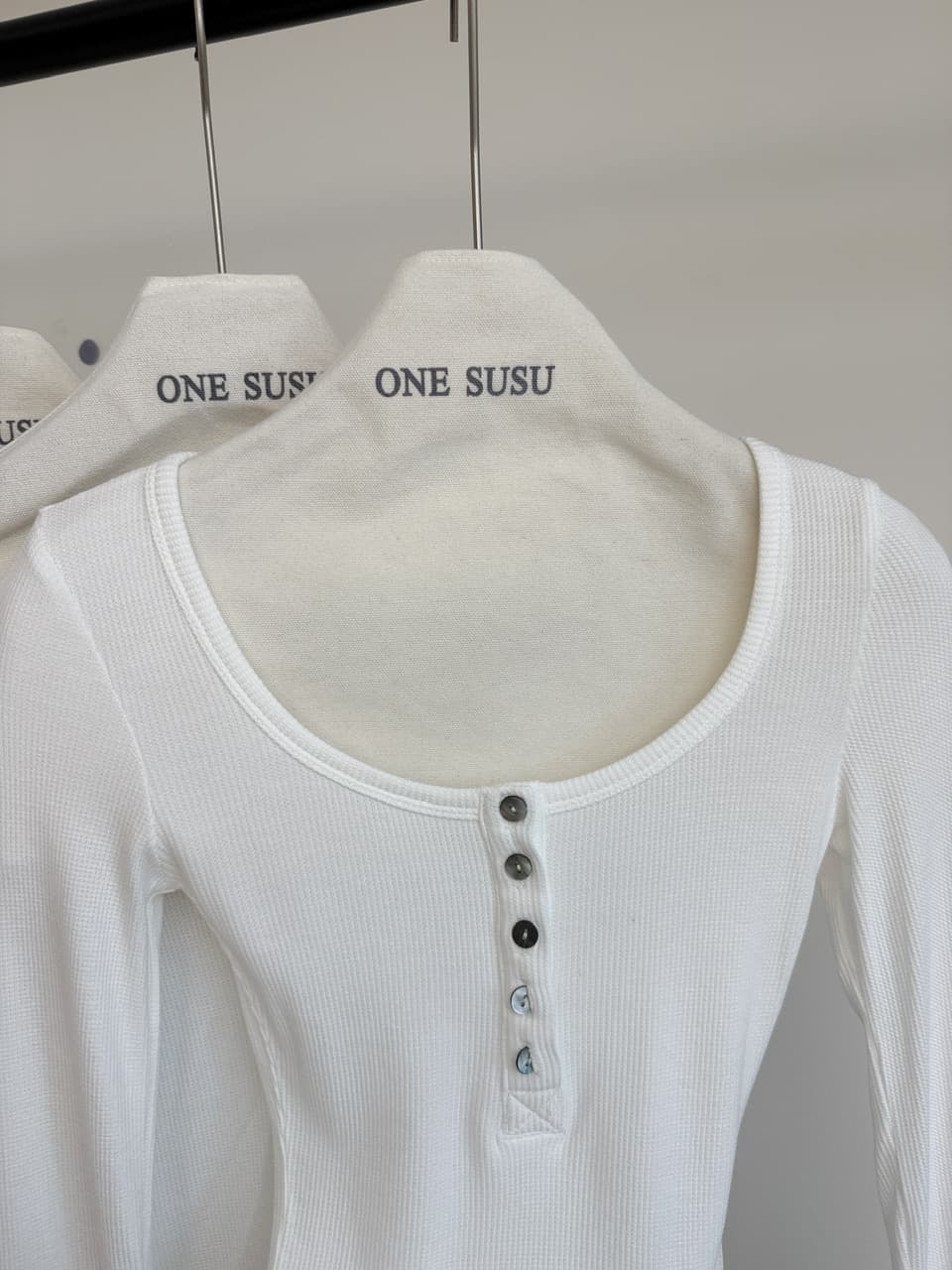 jmshop 화이트 여성 baggy 순수한 욕망 u 칼라 후아 남편 그리드 니트 티셔츠 여성 가을 몸매 가꾸기 슬림해 보이는 긴팔 맨위 상세 이미지 15