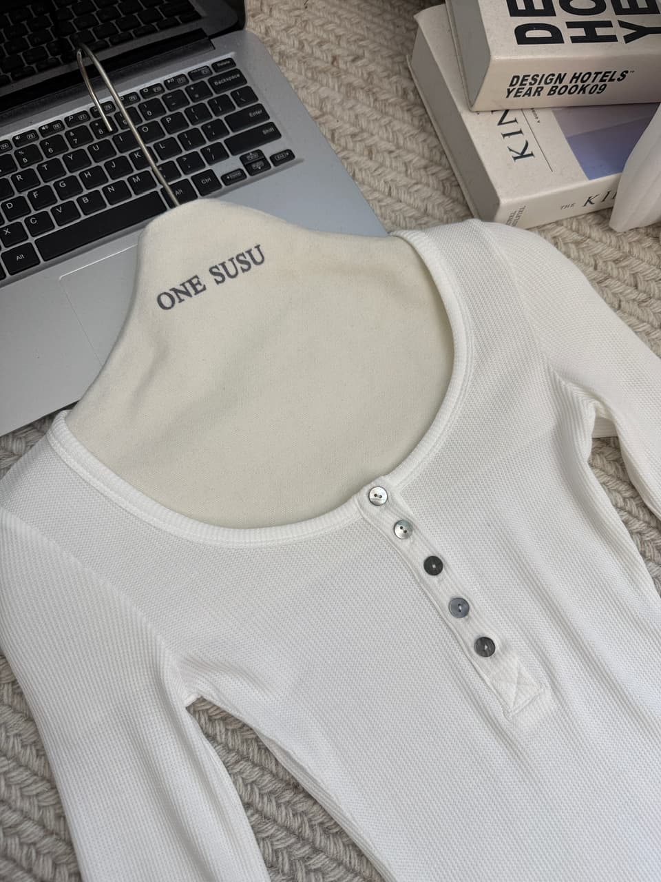 jmshop 화이트 여성 baggy 순수한 욕망 u 칼라 후아 남편 그리드 니트 티셔츠 여성 가을 몸매 가꾸기 슬림해 보이는 긴팔 맨위 상세 이미지 17