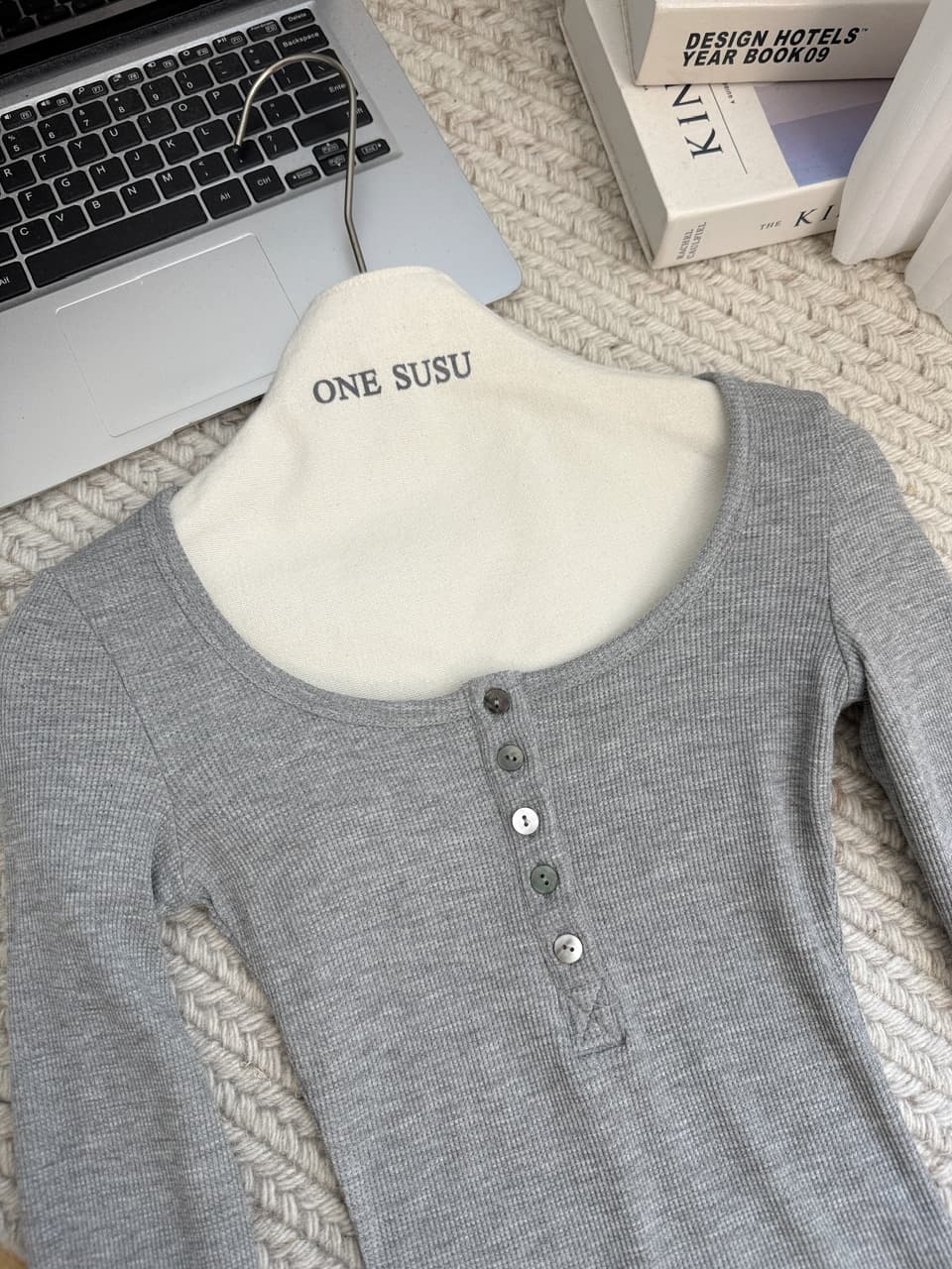 jmshop 화이트 여성 baggy 순수한 욕망 u 칼라 후아 남편 그리드 니트 티셔츠 여성 가을 몸매 가꾸기 슬림해 보이는 긴팔 맨위 상세 이미지 20