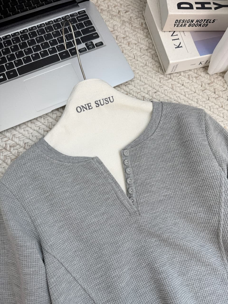 jmshop 화이트 여성 baggy 순수한 욕망 u 칼라 후아 남편 그리드 니트 티셔츠 여성 가을 몸매 가꾸기 슬림해 보이는 긴팔 맨위 상세 이미지 19