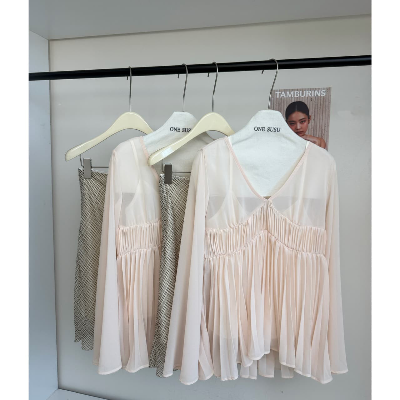 yaa uniqbyyaa 구름 밀가루 도루 계곡 V넥 플리츠 부드러운 시폰 셔츠 여성 여름 수확 Pleat 나팔 긴팔 맨위 이미지 6