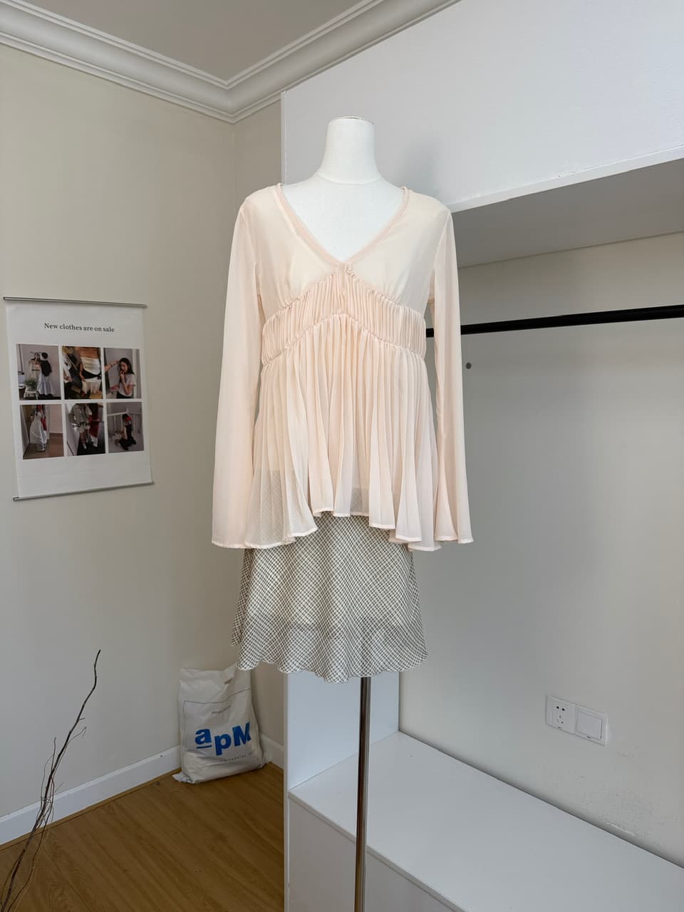 yaa uniqbyyaa 구름 밀가루 도루 계곡 V넥 플리츠 부드러운 시폰 셔츠 여성 여름 수확 Pleat 나팔 긴팔 맨위 상세 이미지 5
