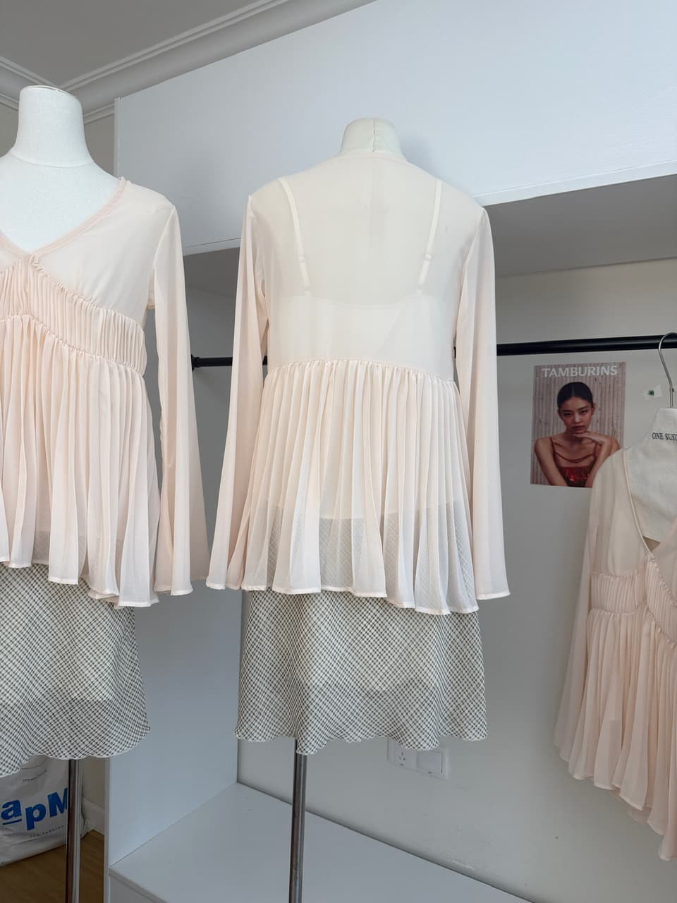 yaa uniqbyyaa 구름 밀가루 도루 계곡 V넥 플리츠 부드러운 시폰 셔츠 여성 여름 수확 Pleat 나팔 긴팔 맨위 상세 이미지 7