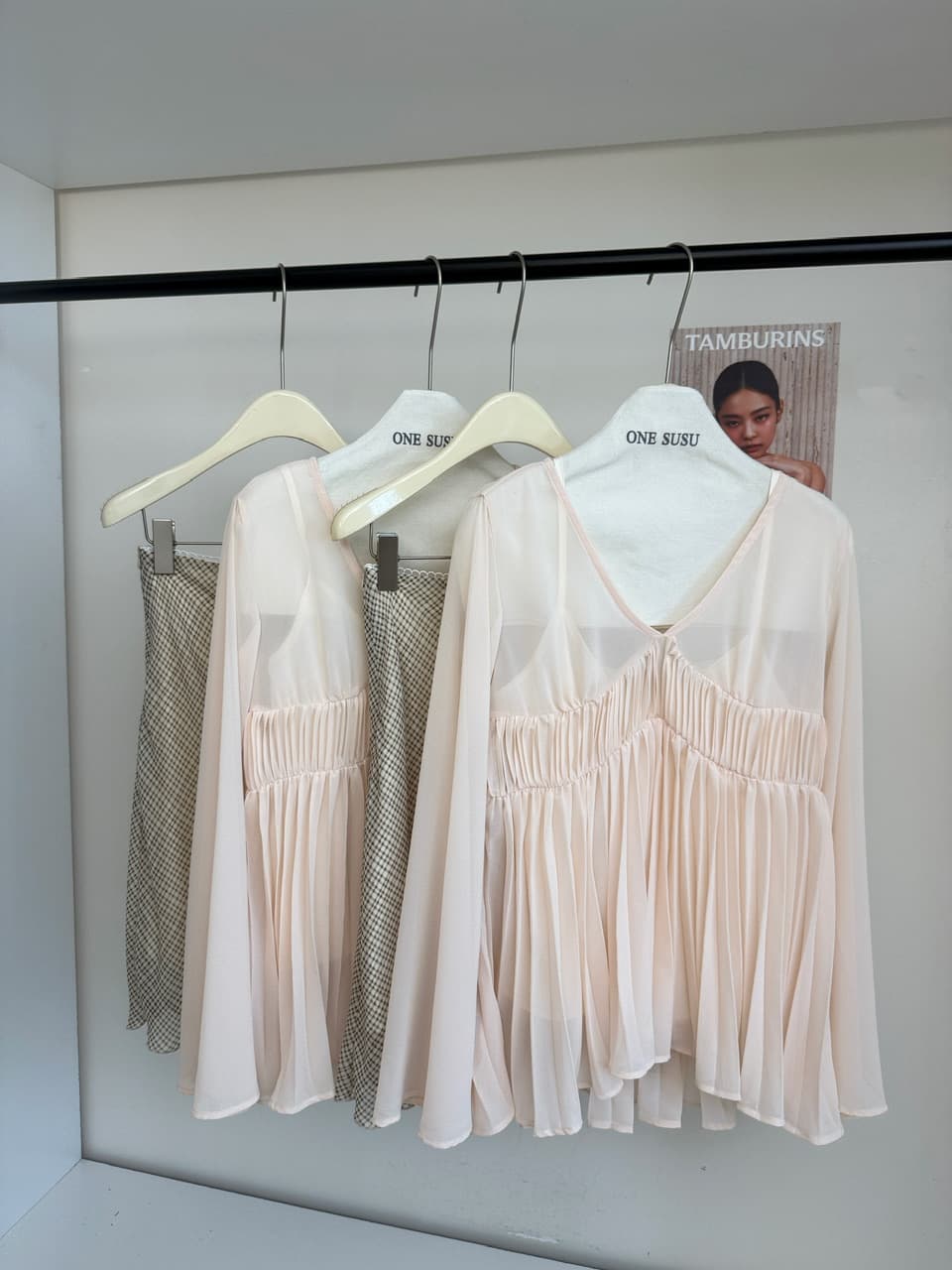 yaa uniqbyyaa 구름 밀가루 도루 계곡 V넥 플리츠 부드러운 시폰 셔츠 여성 여름 수확 Pleat 나팔 긴팔 맨위 상세 이미지 9