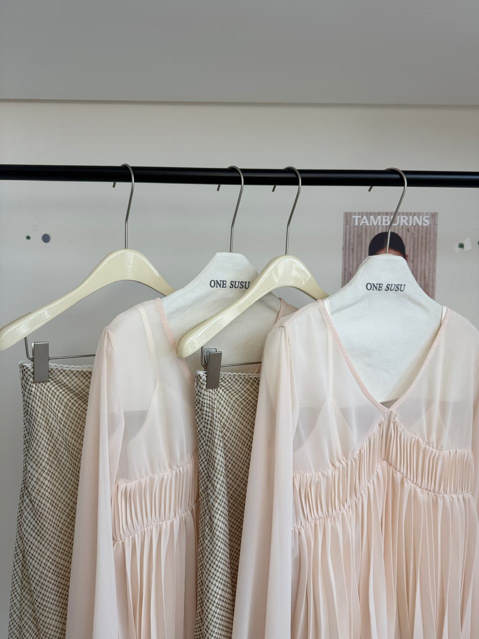 yaa uniqbyyaa 구름 밀가루 도루 계곡 V넥 플리츠 부드러운 시폰 셔츠 여성 여름 수확 Pleat 나팔 긴팔 맨위 상세 이미지 10