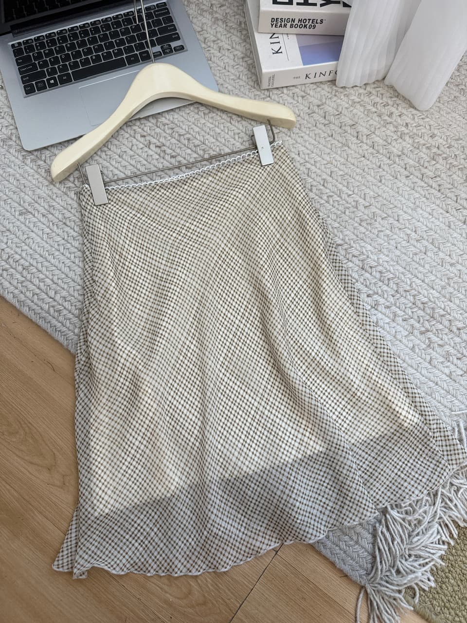 yaa uniqbyyaa 구름 밀가루 도루 계곡 V넥 플리츠 부드러운 시폰 셔츠 여성 여름 수확 Pleat 나팔 긴팔 맨위 상세 이미지 13