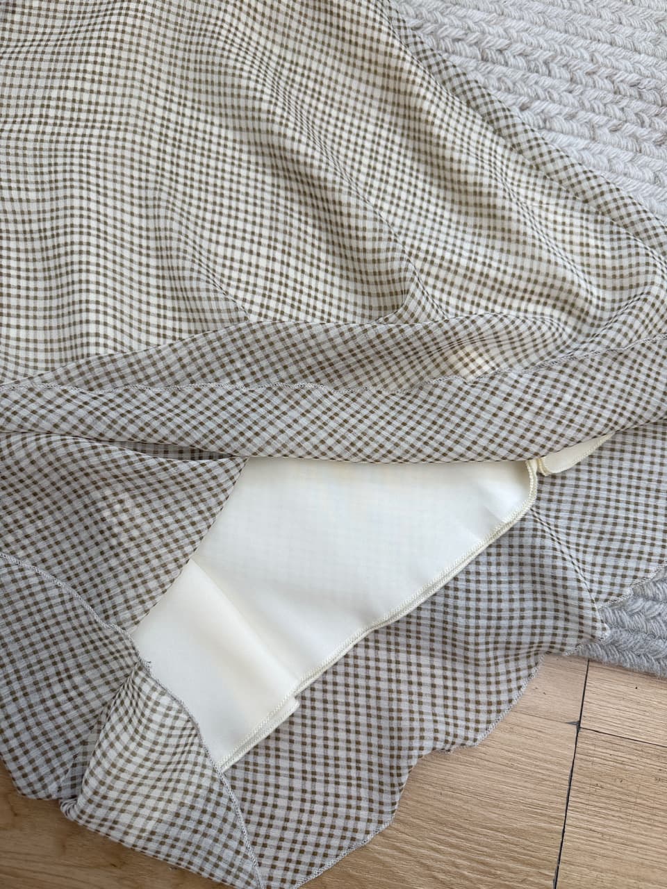 yaa uniqbyyaa 구름 밀가루 도루 계곡 V넥 플리츠 부드러운 시폰 셔츠 여성 여름 수확 Pleat 나팔 긴팔 맨위 상세 이미지 16