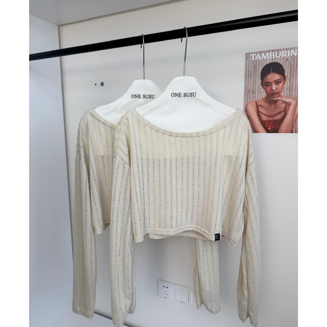 placeorder 한 부서 비스듬한 어깨 보트 칼라 루즈핏 마이크로 ~을 통해 긴팔 티셔츠 슬림해 보이는 질감 센스 자외선 차단 니트 블라우스 이미지 6