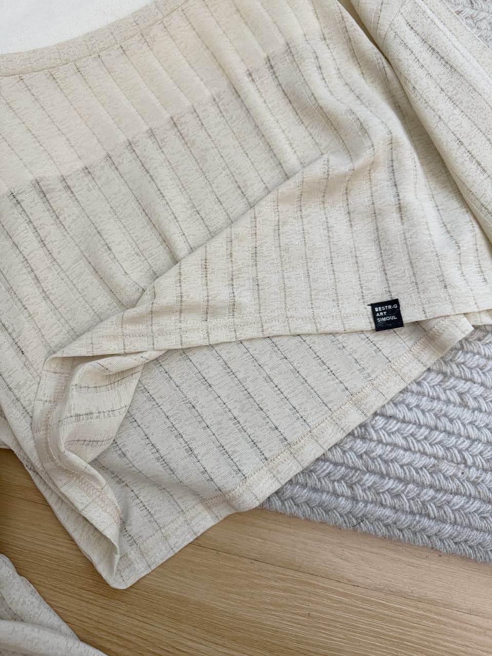 placeorder 한 부서 비스듬한 어깨 보트 칼라 루즈핏 마이크로 ~을 통해 긴팔 티셔츠 슬림해 보이는 질감 센스 자외선 차단 니트 블라우스 상세 이미지 14