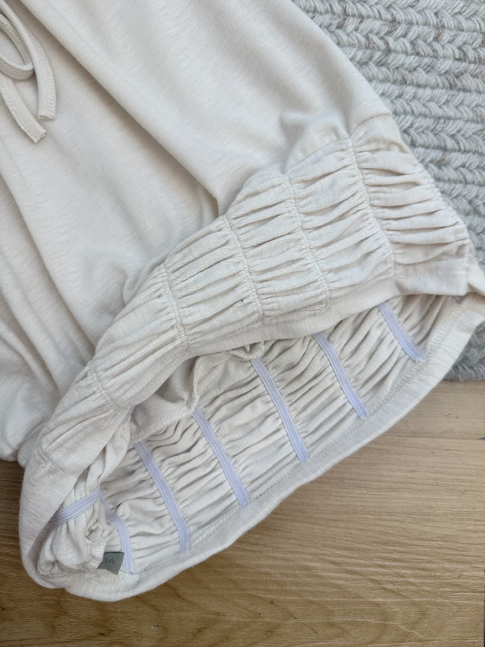 sheepland 전갈 살구 차 펌프 로프 동점 벨트 측면 칼라 반소매 티셔츠 여성 가을 명중 Pleat 밑단 루즈핏 슬림해 보이는 맨위 상세 이미지 12