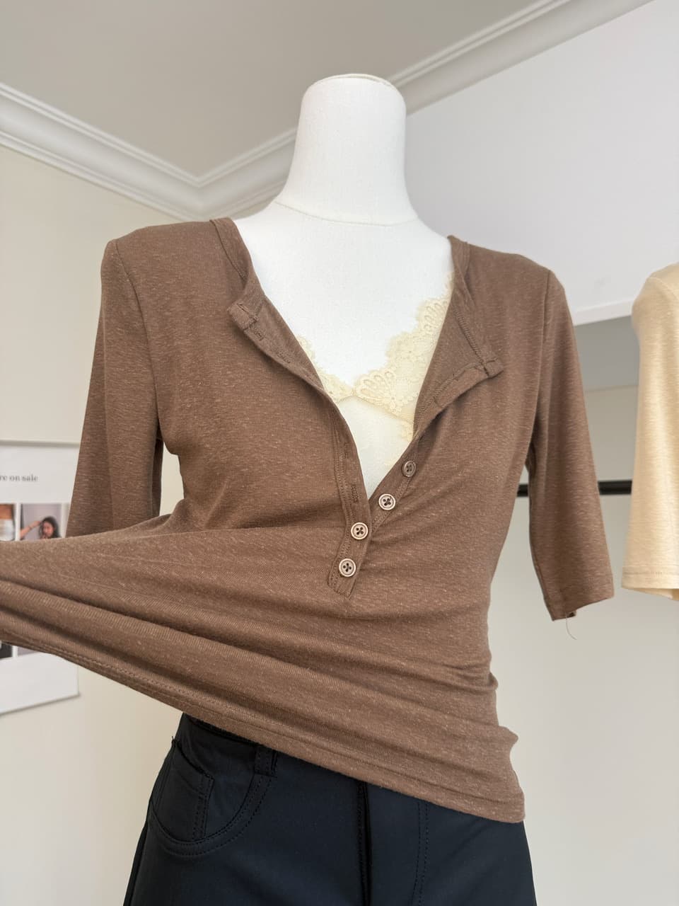 hamyiho 레이스 페이크 레이어드 주간 실크 아마 V넥 티셔츠 여성 가을 몸매 가꾸기 중간 소매 디자인 센스 순수한 욕망 맨위 이미지 4