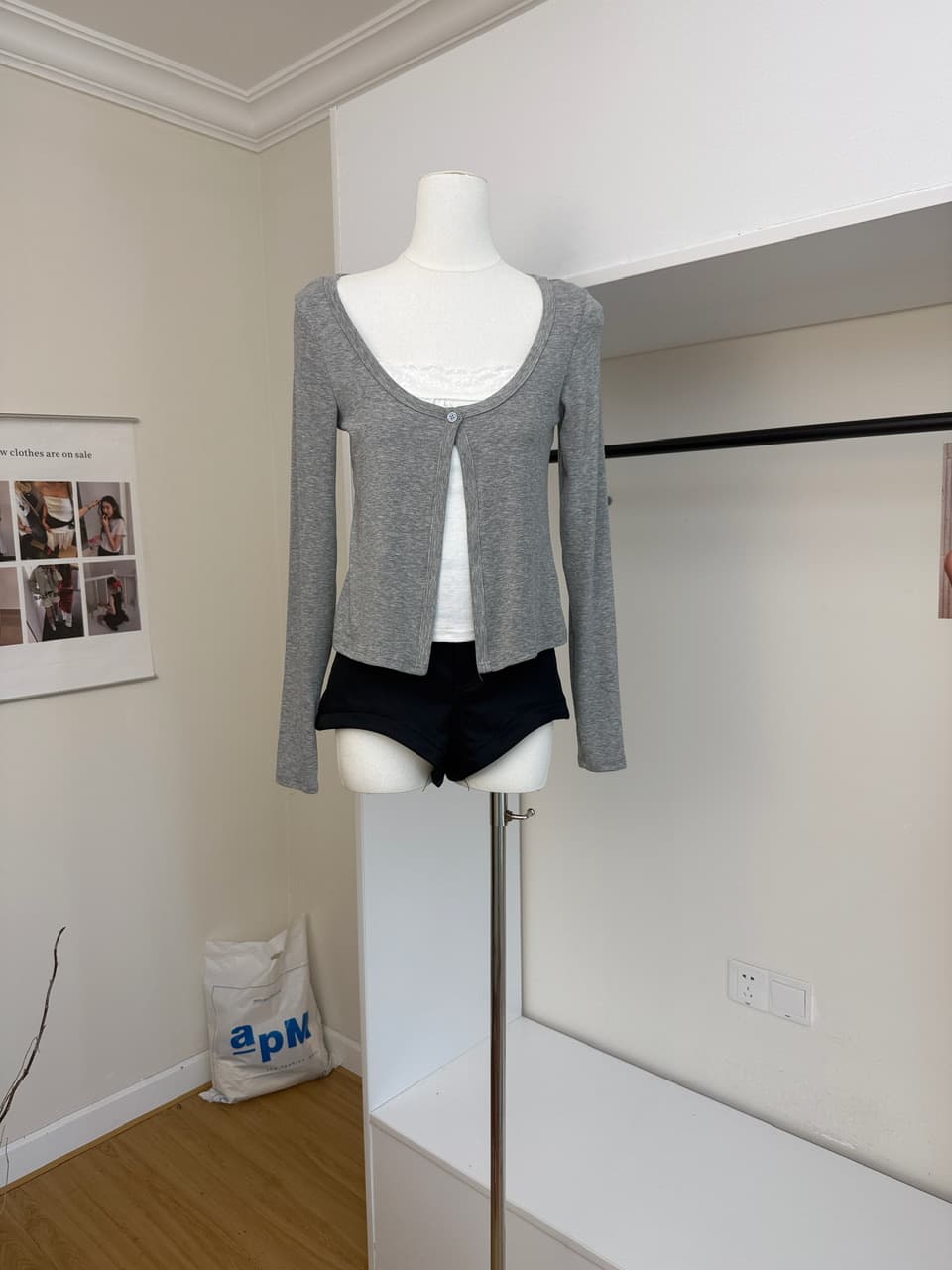 doudou 여드름 페이크 레이어드 긴팔 티셔츠 여성 조기 가을 새로운 한 부서 chic 착용 가져 가라. 디자인 센스 쇼트 스타일 맨위 상세 이미지 4