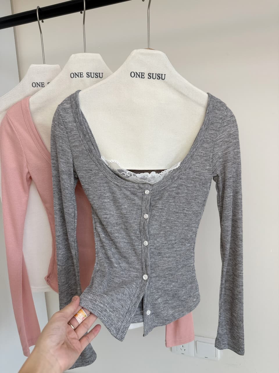 jmshop 한 여성 분위기 순수한 욕망 레이스 레이스 페이크 레이어드 맨위 여성 가을 긴팔 아세트산 니트 스웨터 상세 이미지 22