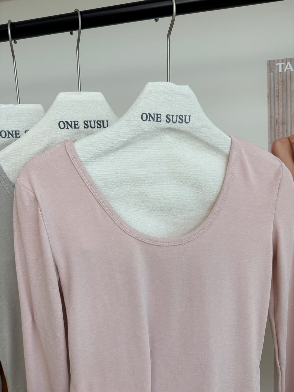 im ~까지 코디 만금유 부드러운 찹쌀 양모 느낌 u 칼라 만나는 맨위 여성 가을 몸매 가꾸기 슬림해 보이는 긴팔 티셔츠 상세 이미지 25