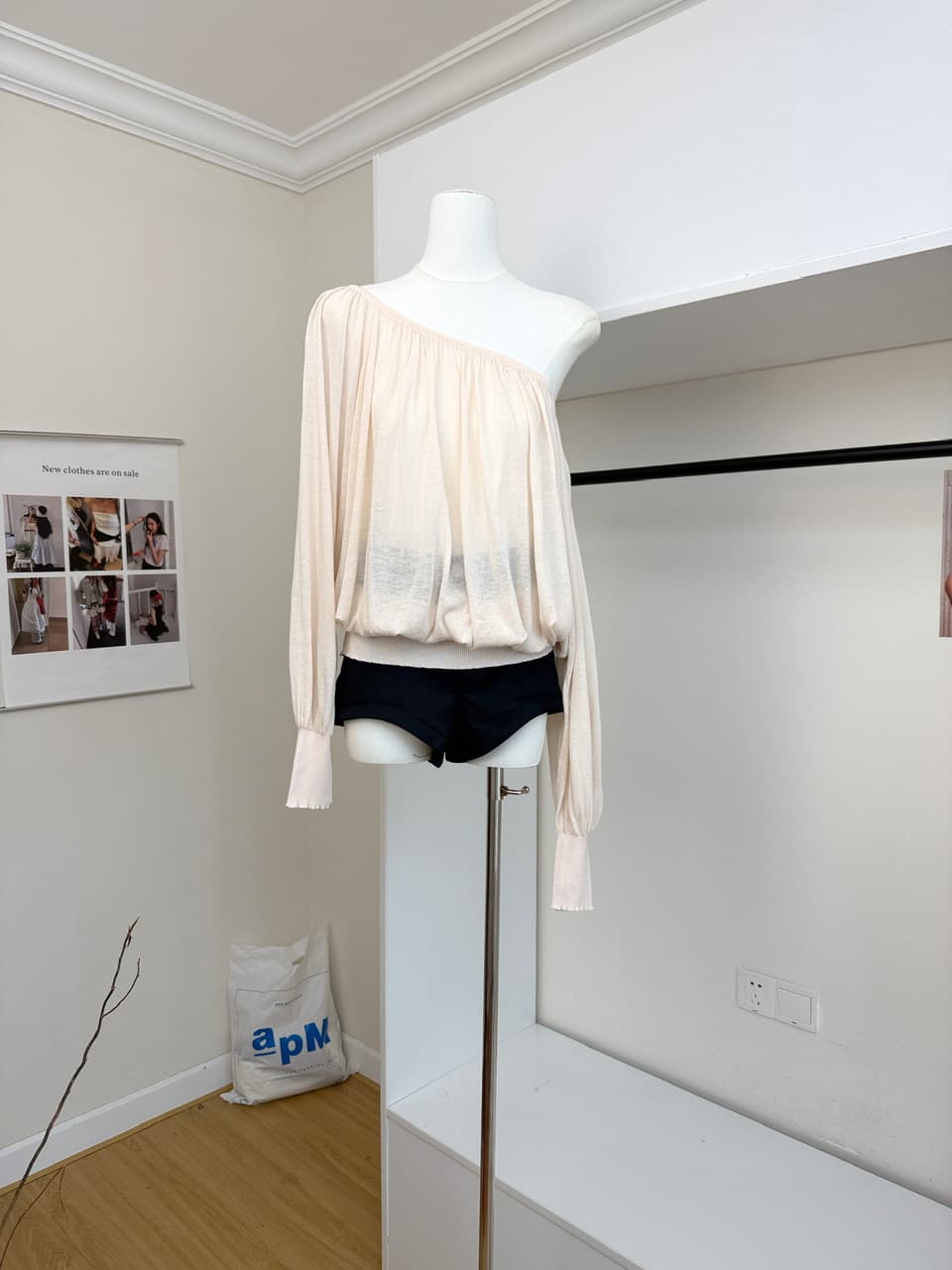 oyff 어디서? 어디서? 와라. 싱글 아마 차가운 셔츠 대 네클라인 펌프 Pleat 긴팔 비스듬한 어깨 니트 맨위 몸매 가꾸기 작은 셔츠 상세 이미지 4