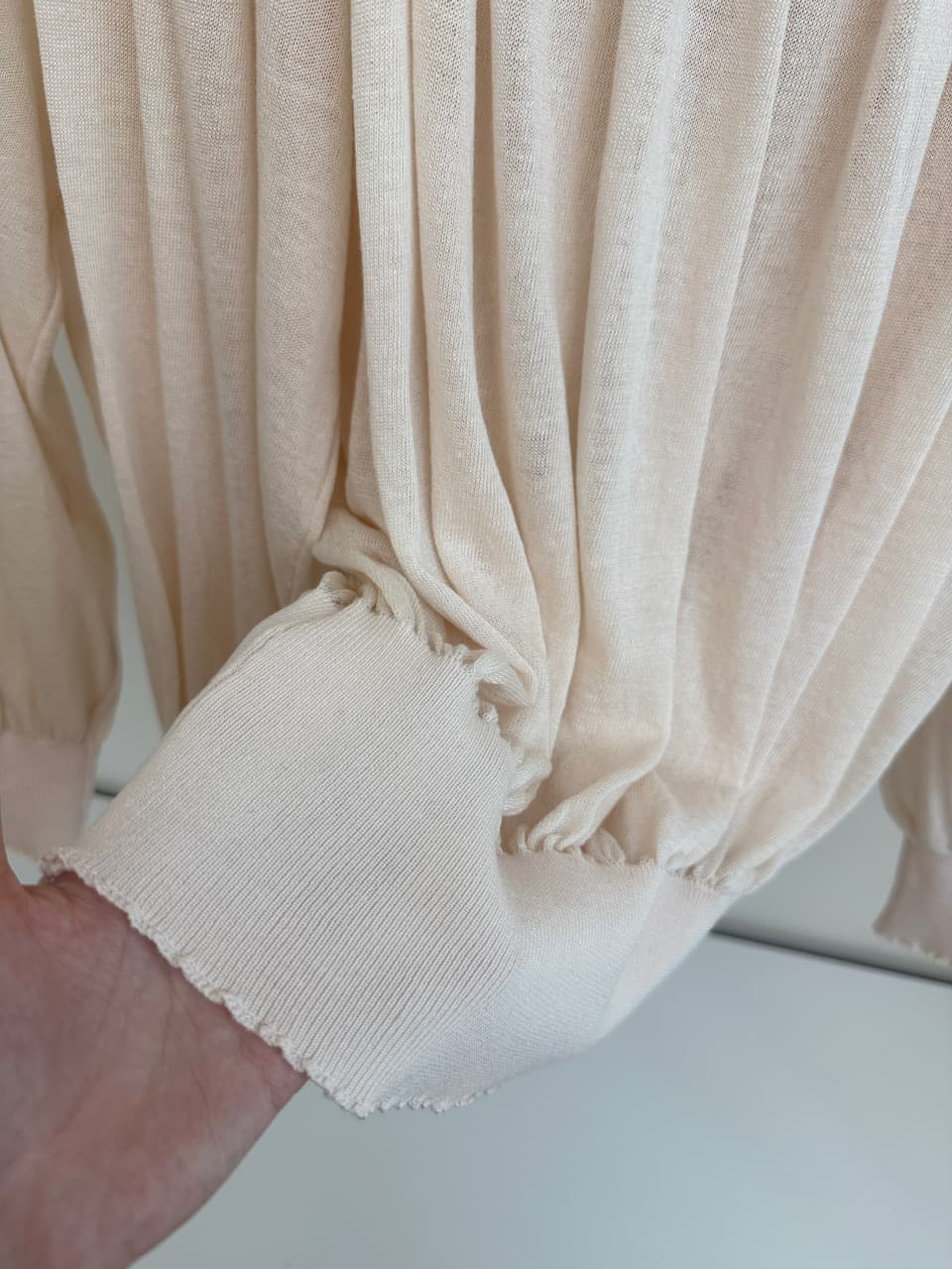 oyff 어디서? 어디서? 와라. 싱글 아마 차가운 셔츠 대 네클라인 펌프 Pleat 긴팔 비스듬한 어깨 니트 맨위 몸매 가꾸기 작은 셔츠 상세 이미지 12