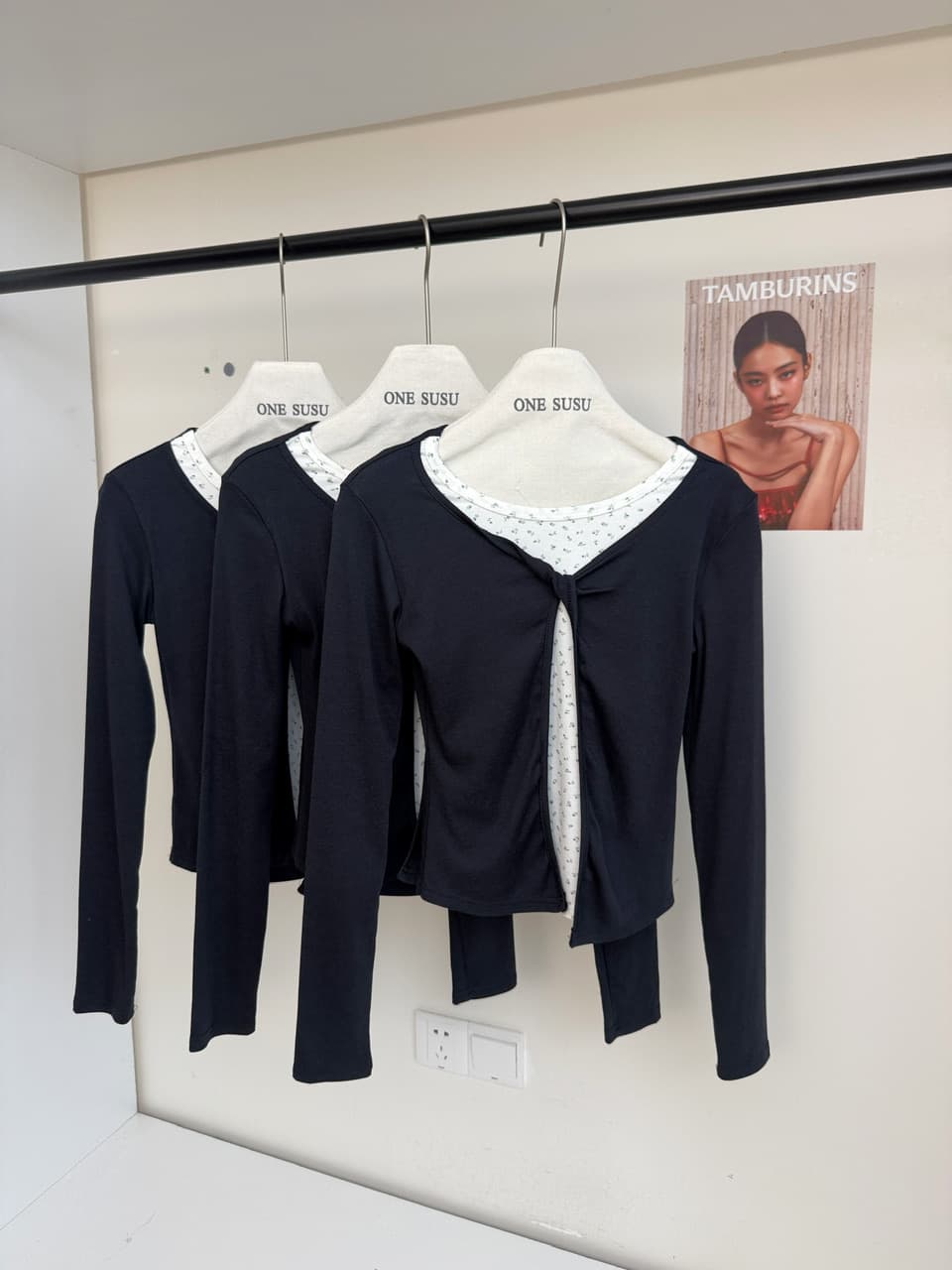 송 긍정적 인 En 블루 꽃무늬 페이크 레이어드 긴팔 티셔츠 여성 이른 가을 새로운 몸매 가꾸기 인사이드 가져 가라. 기본 셔츠 싱글 착용 맨위 상세 이미지 8