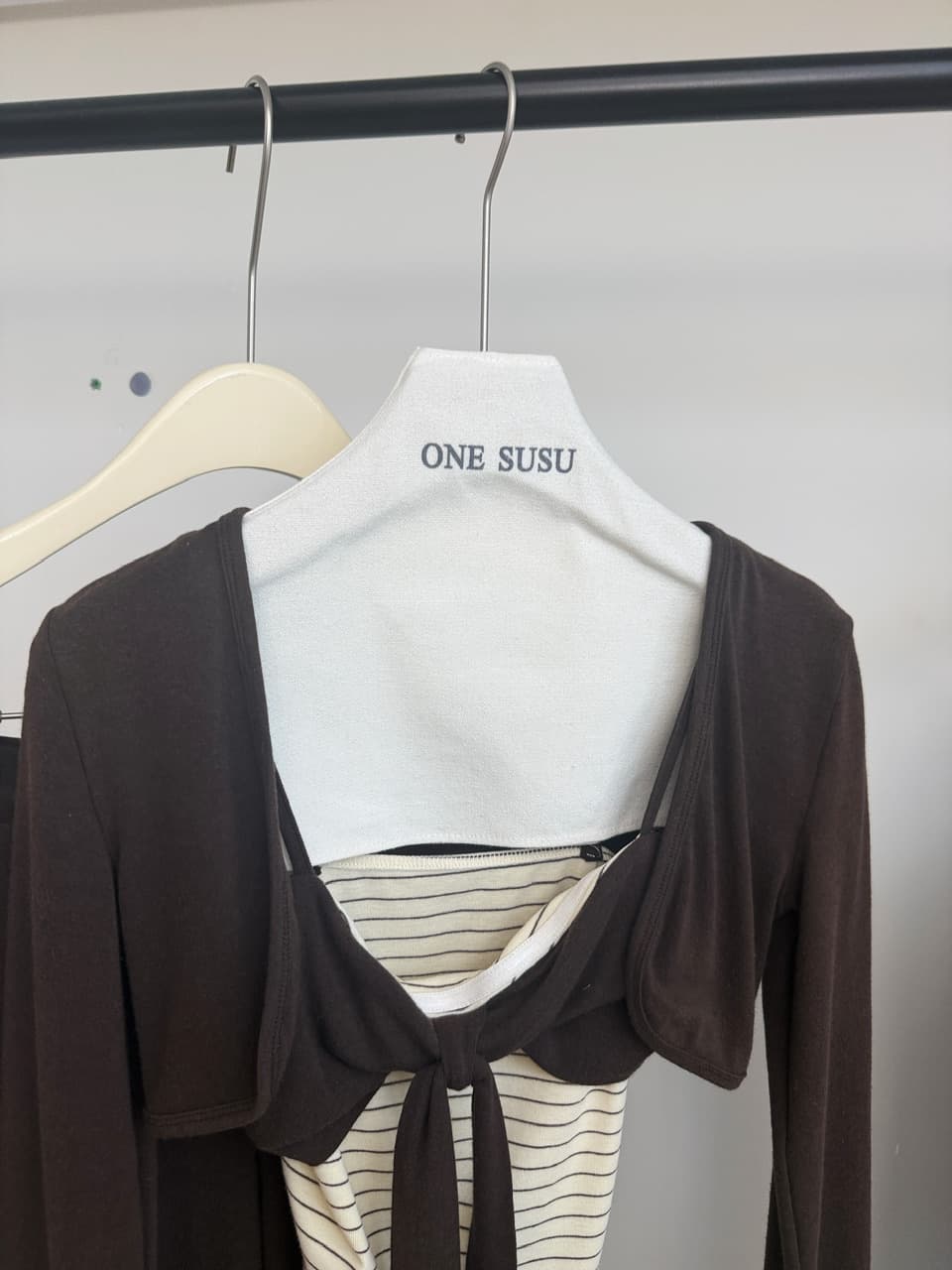 감사합니다. 아니요 고기 펌프 Pleat 스트라이프 배색 리본 슬립 몸매 가꾸기 쇼트 스타일 오픈 가디건 캐주얼 플레어 바지 가을 세트 상세 이미지 19