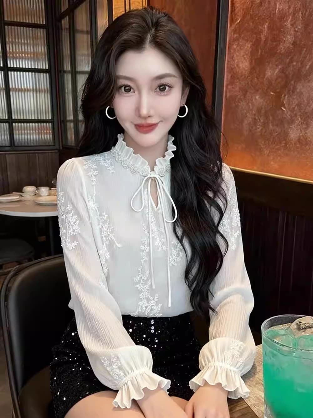 자수 꽃 스탠드 칼라 레이스업 긴팔 레이스 기본 셔츠 여성 2026 봄 새로운 다용도 품격 연령 감소 맨위 상세 이미지 5