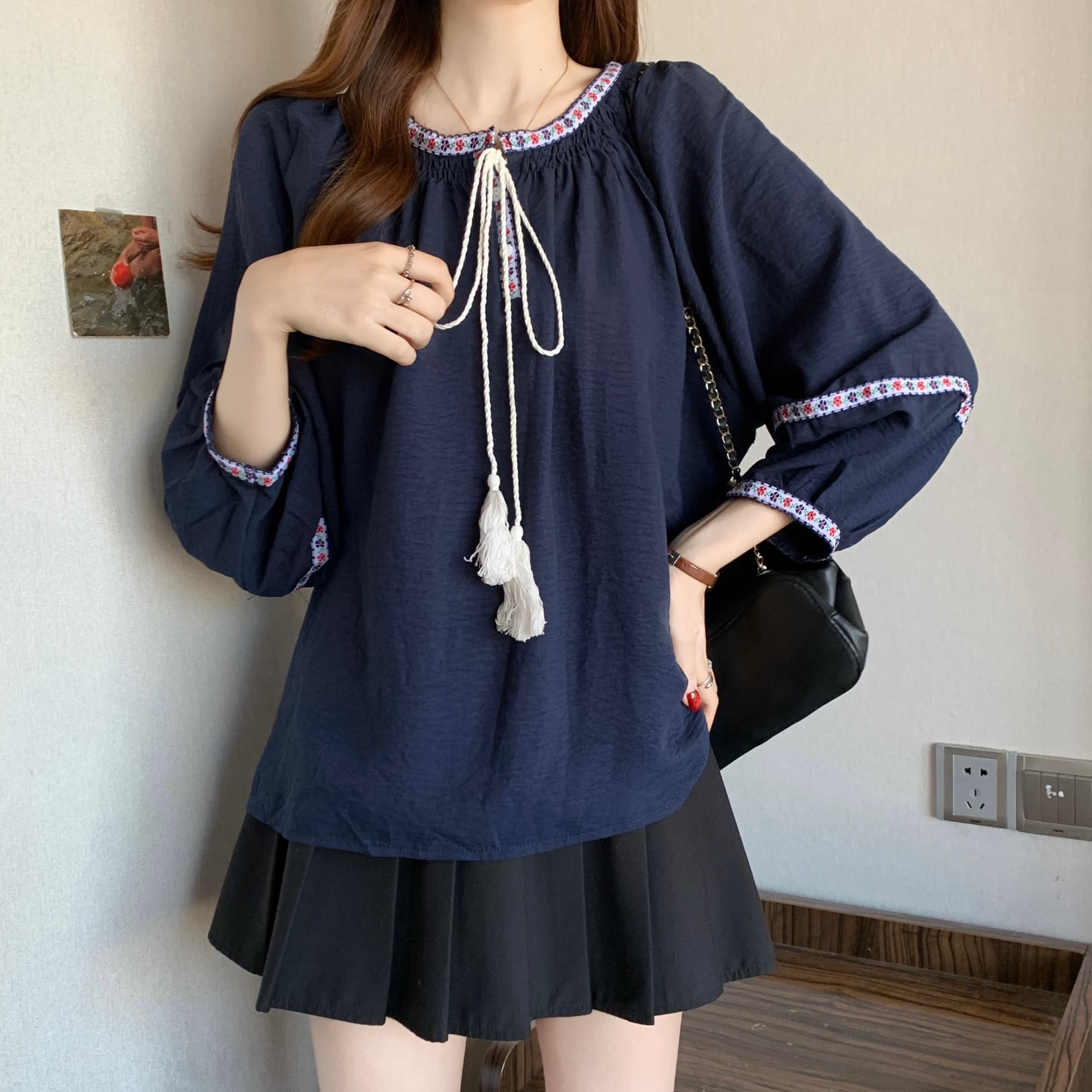 문예 레트로 빅 사이즈 무거운 작업 자수 레이스업 긴팔 여성 셔츠 새로운 루즈핏 다용도 캐주얼 휴가 맨위 이미지 3