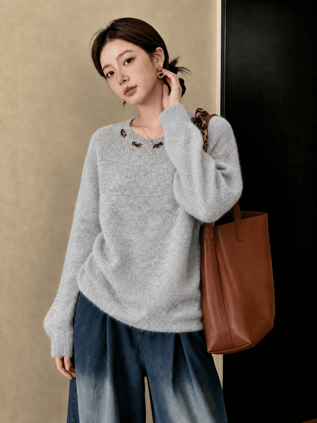 느슨함 센스 커피 색상 라운드 넥 레오파드 무늬 스카프 레이스업 긴팔 니트 스웨터 여성 가을 겨울 보온 외출용 그레이트 봐. 의류 상세 이미지 5