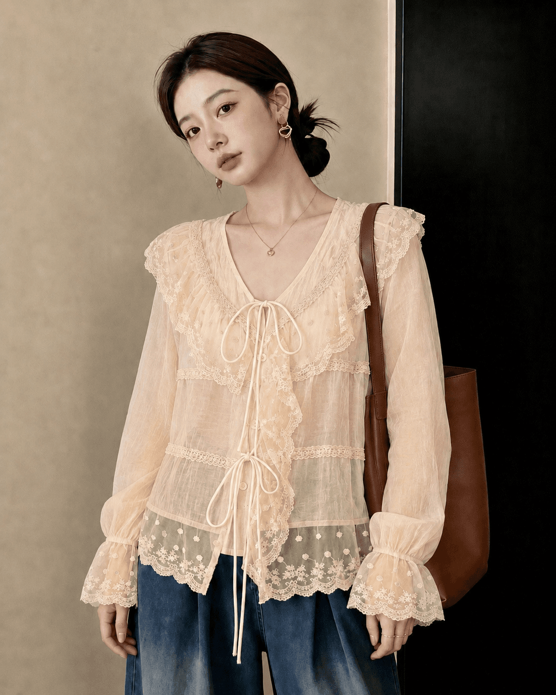 2026 가을 의상 새로운 부드러운 레이스 조각 베이비 칼라 여성 셔츠 나팔 소매 얇은 스타일 자외선 차단 표지 외출용 맨위 이미지 4