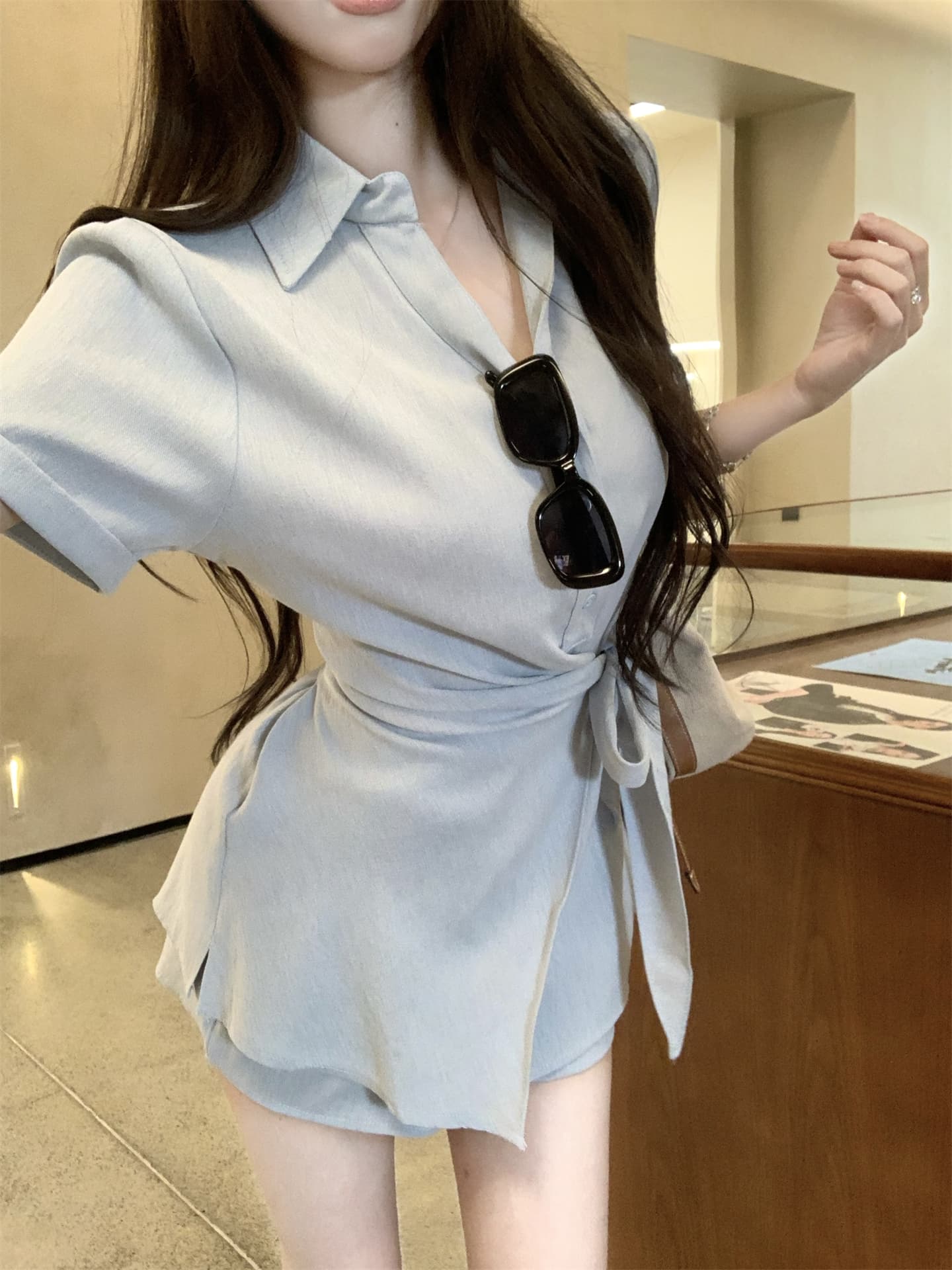 실사 디자인 센스 품격 폴로 칼라 스트랩 허리 수축 셔츠 드레스 출퇴근 하이웨이스트 슬림해 보이는 반바지 투피스 세트 상세 이미지 7