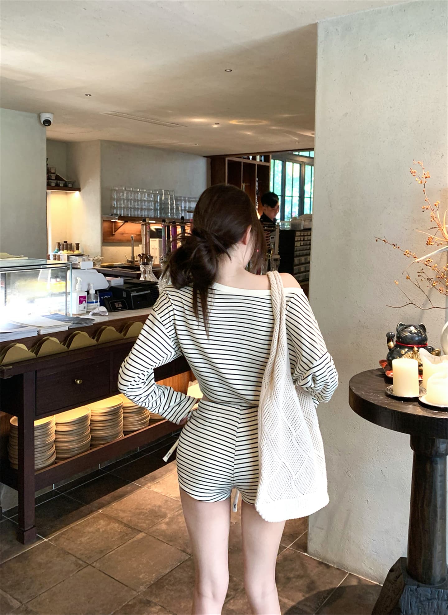 실사 이른 가을 비스듬한 어깨 긴팔 허리 수축 흑백 줄무늬 맨위 좋은 면 반바지 느긋한 세트 이미지 4