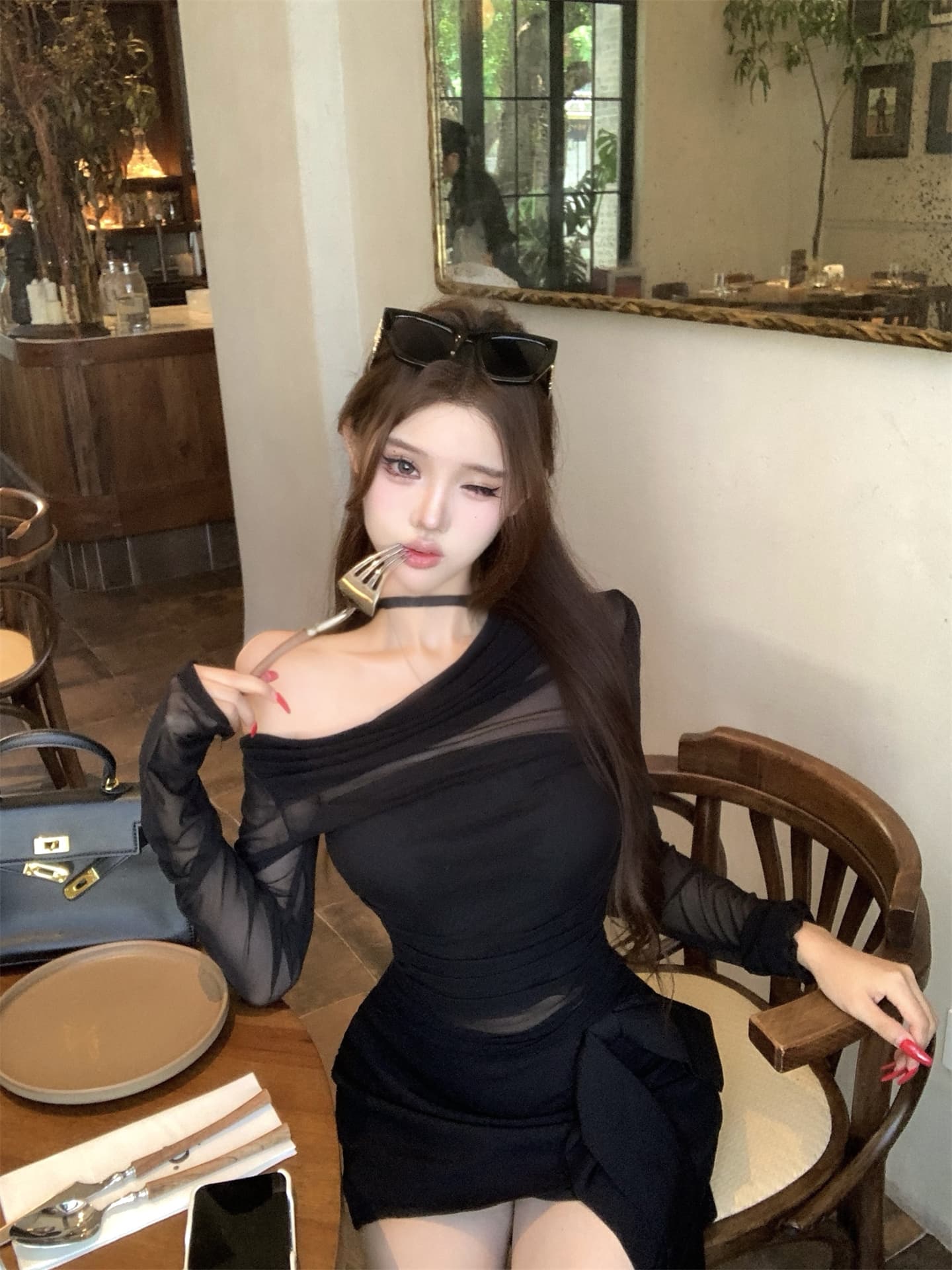실사 이른 가을 페이크 레이어드 오프숄더 섹시함 블랙 하프 ~을 통해 기본 셔츠 얇은 벨트 슬림해 보이는 반신 스커트 핫걸 세트 이미지 3