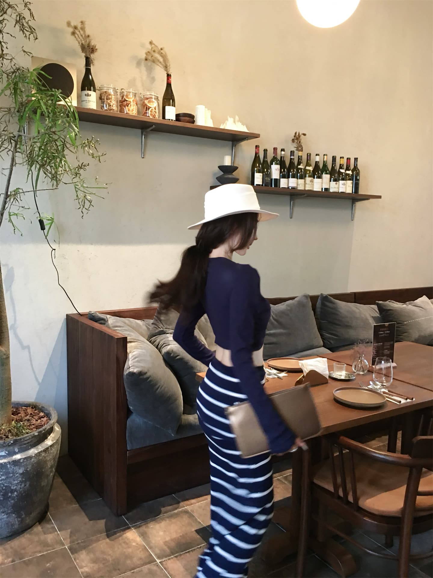 실사 이른 가을 V넥 긴팔 티셔츠 여성 슬림해 보이는 핫걸 짧은 맨위 뒤집다 折腰 머리 배색 스트라이프 반신 스커트 상세 이미지 10