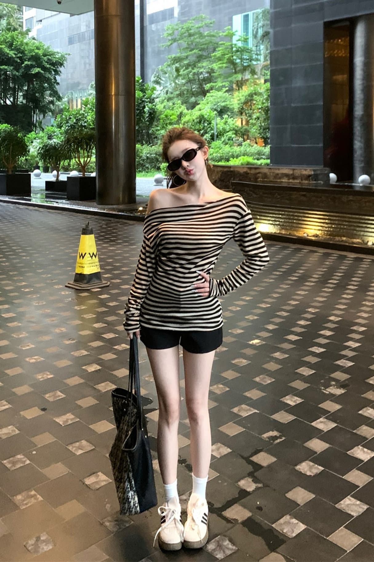 실사 이른 가을 한 부서 chic Chic 세트 오프숄더 스트라이프 티셔츠 가을 핫걸 하이웨이스트 한 마디 반바지 여성 이미지 6