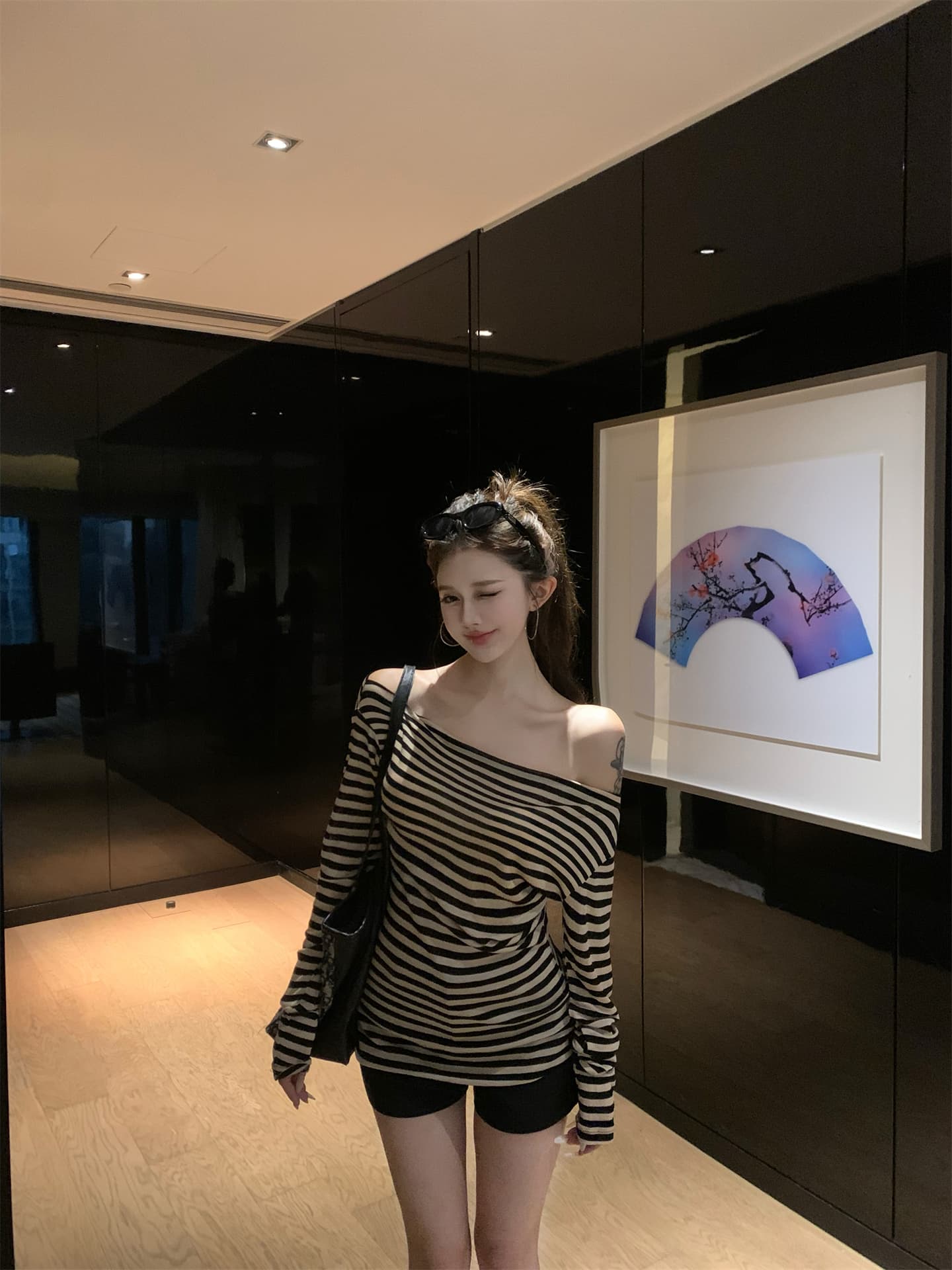 실사 이른 가을 한 부서 chic Chic 세트 오프숄더 스트라이프 티셔츠 가을 핫걸 하이웨이스트 한 마디 반바지 여성 상세 이미지 2