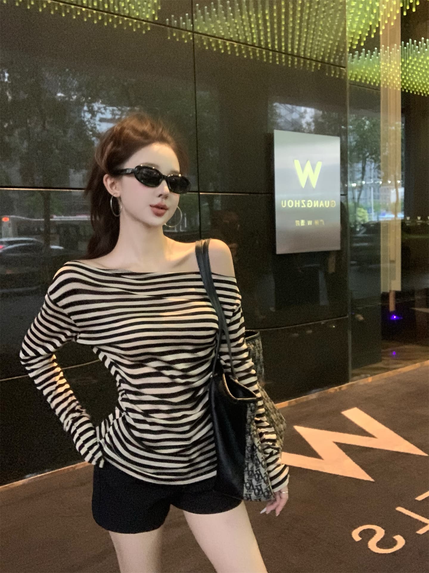 실사 이른 가을 한 부서 chic Chic 세트 오프숄더 스트라이프 티셔츠 가을 핫걸 하이웨이스트 한 마디 반바지 여성 상세 이미지 3