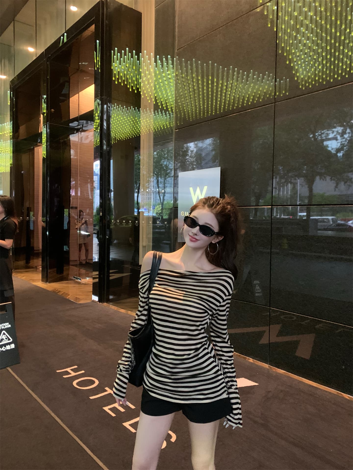 실사 이른 가을 한 부서 chic Chic 세트 오프숄더 스트라이프 티셔츠 가을 핫걸 하이웨이스트 한 마디 반바지 여성 상세 이미지 10