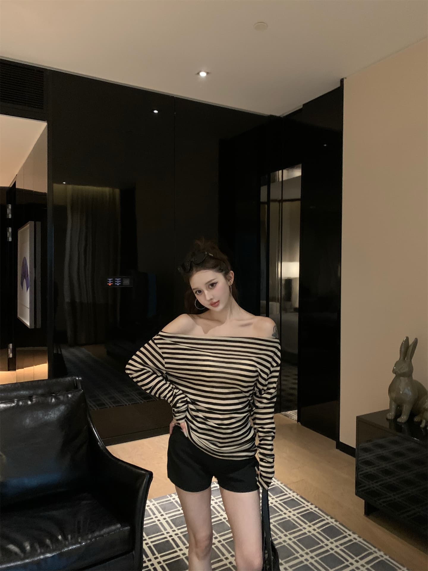 실사 이른 가을 한 부서 chic Chic 세트 오프숄더 스트라이프 티셔츠 가을 핫걸 하이웨이스트 한 마디 반바지 여성 상세 이미지 11