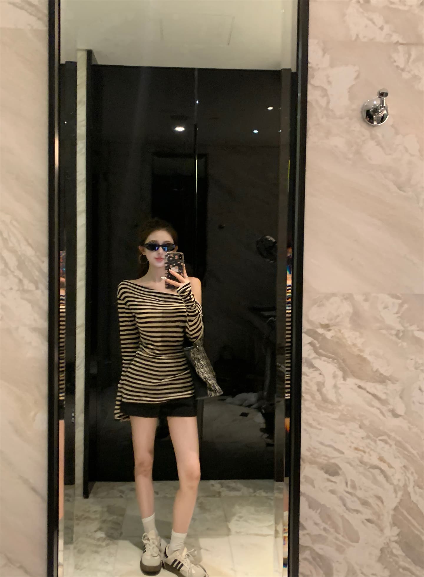 실사 이른 가을 한 부서 chic Chic 세트 오프숄더 스트라이프 티셔츠 가을 핫걸 하이웨이스트 한 마디 반바지 여성 상세 이미지 15