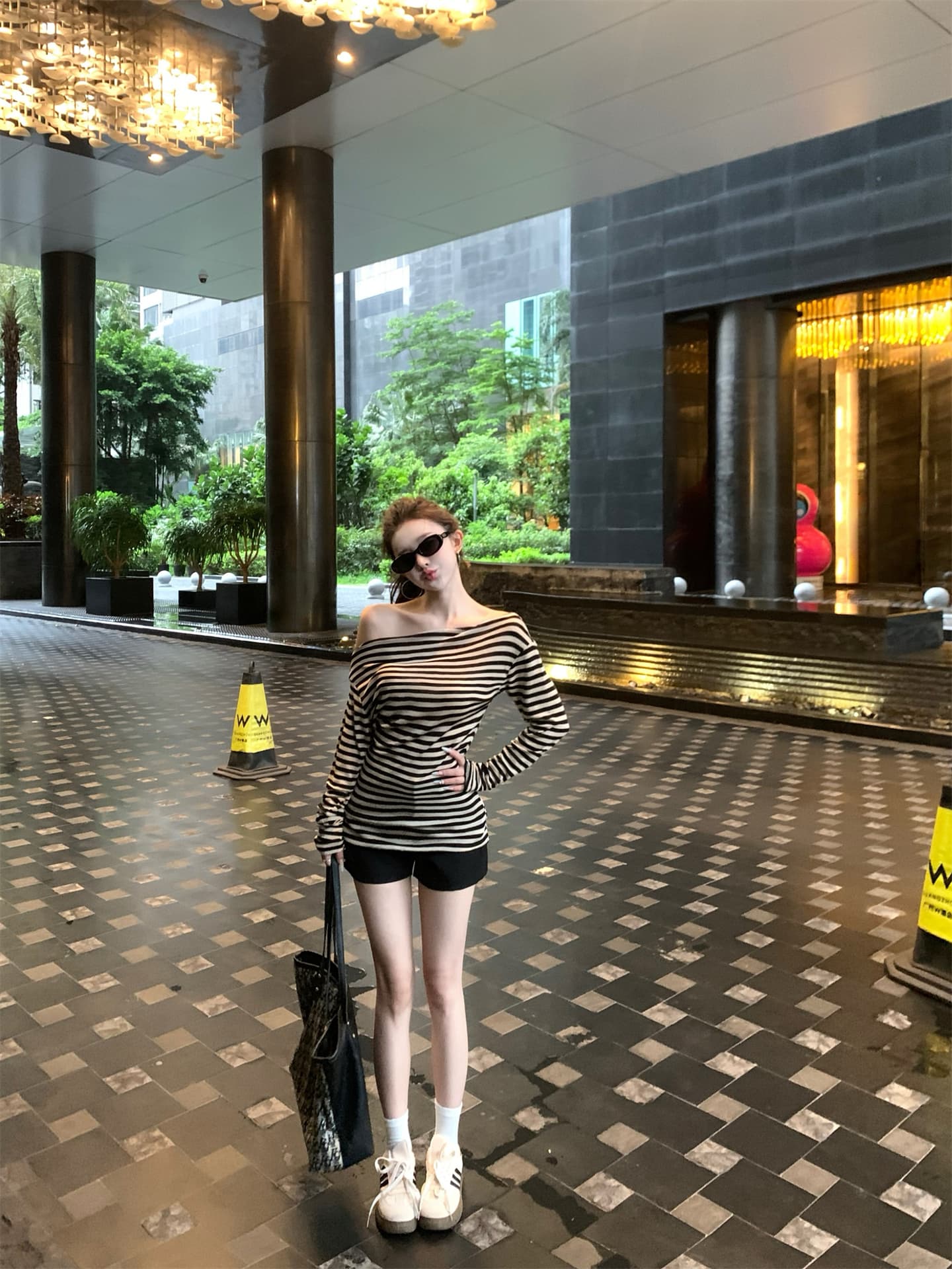 실사 이른 가을 한 부서 chic Chic 세트 오프숄더 스트라이프 티셔츠 가을 핫걸 하이웨이스트 한 마디 반바지 여성 상세 이미지 16